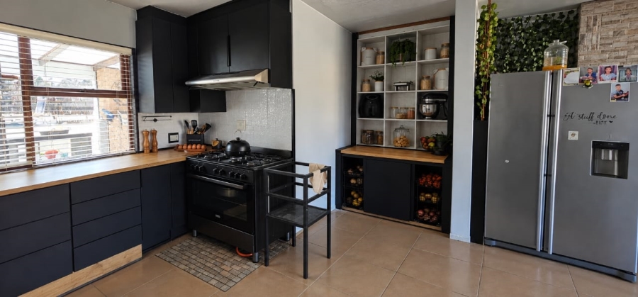 4 Bedroom Property for Sale in Roodewal Free State